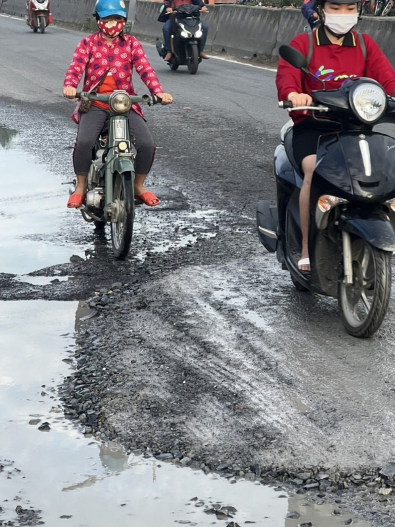 Dau mua mua nhieu tuyen giao thong tai Tien Giang hu hong, kem an toan-Hinh-2